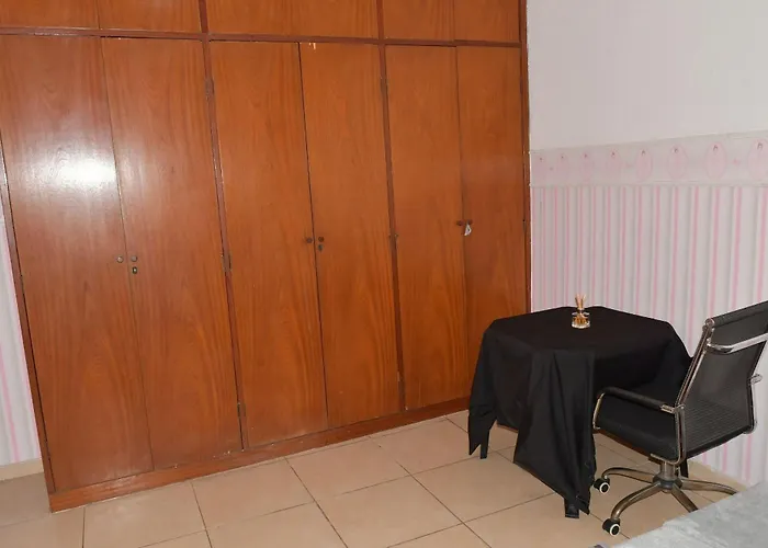Quarto em residência tranquila e familiar